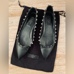 Valentino Garavani Noir Rockstud Flats; Size 38 1/2; Black with Gunmetal Studs